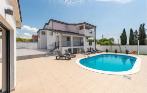 Awesome Home In Zadar With Wifi